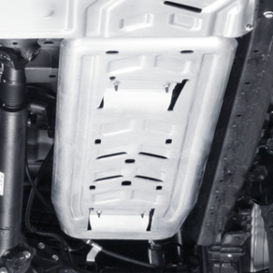 Pokrov motorja za rezervoar za gorivo